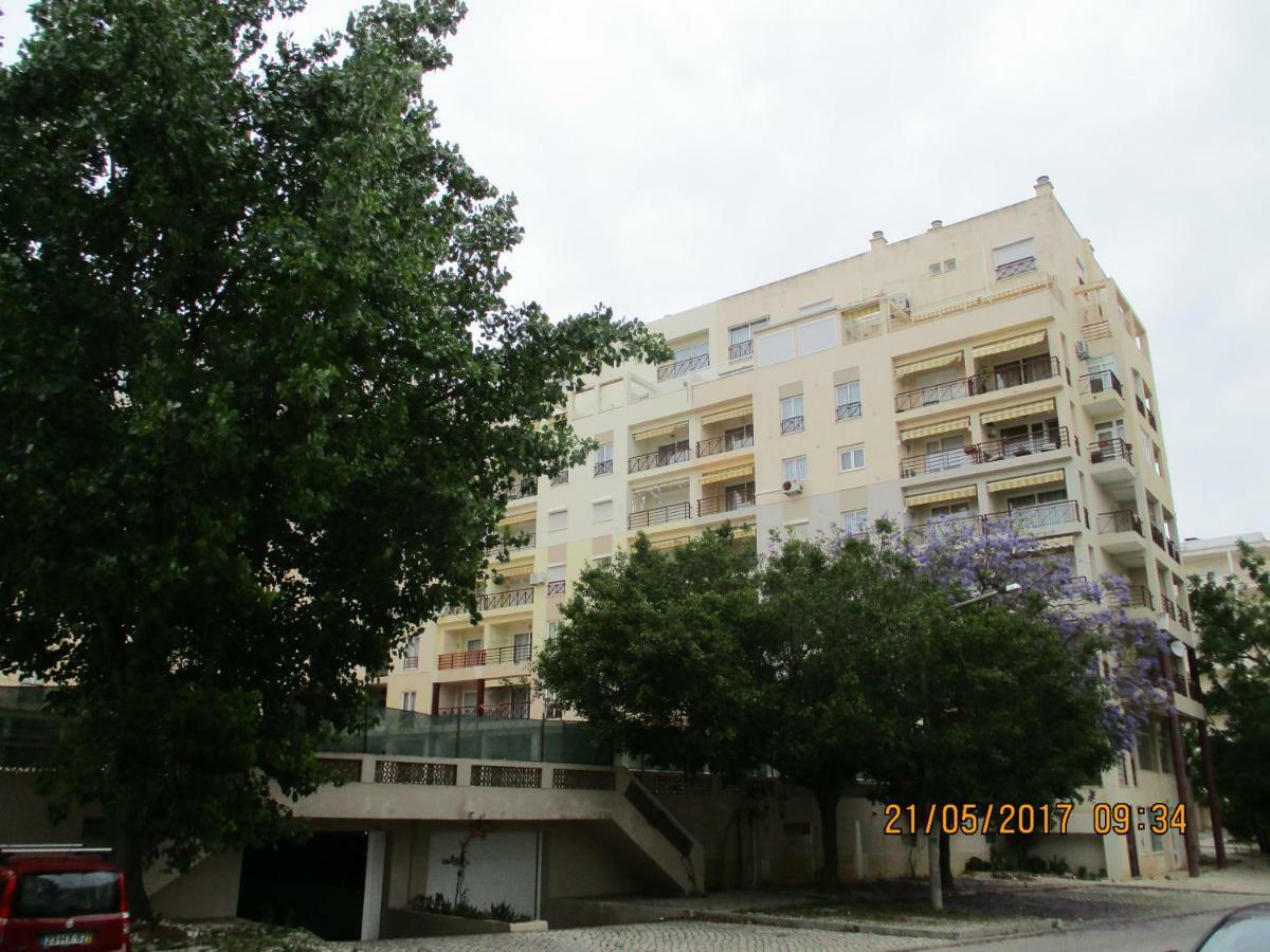 Edificio Caravela C Apartment *